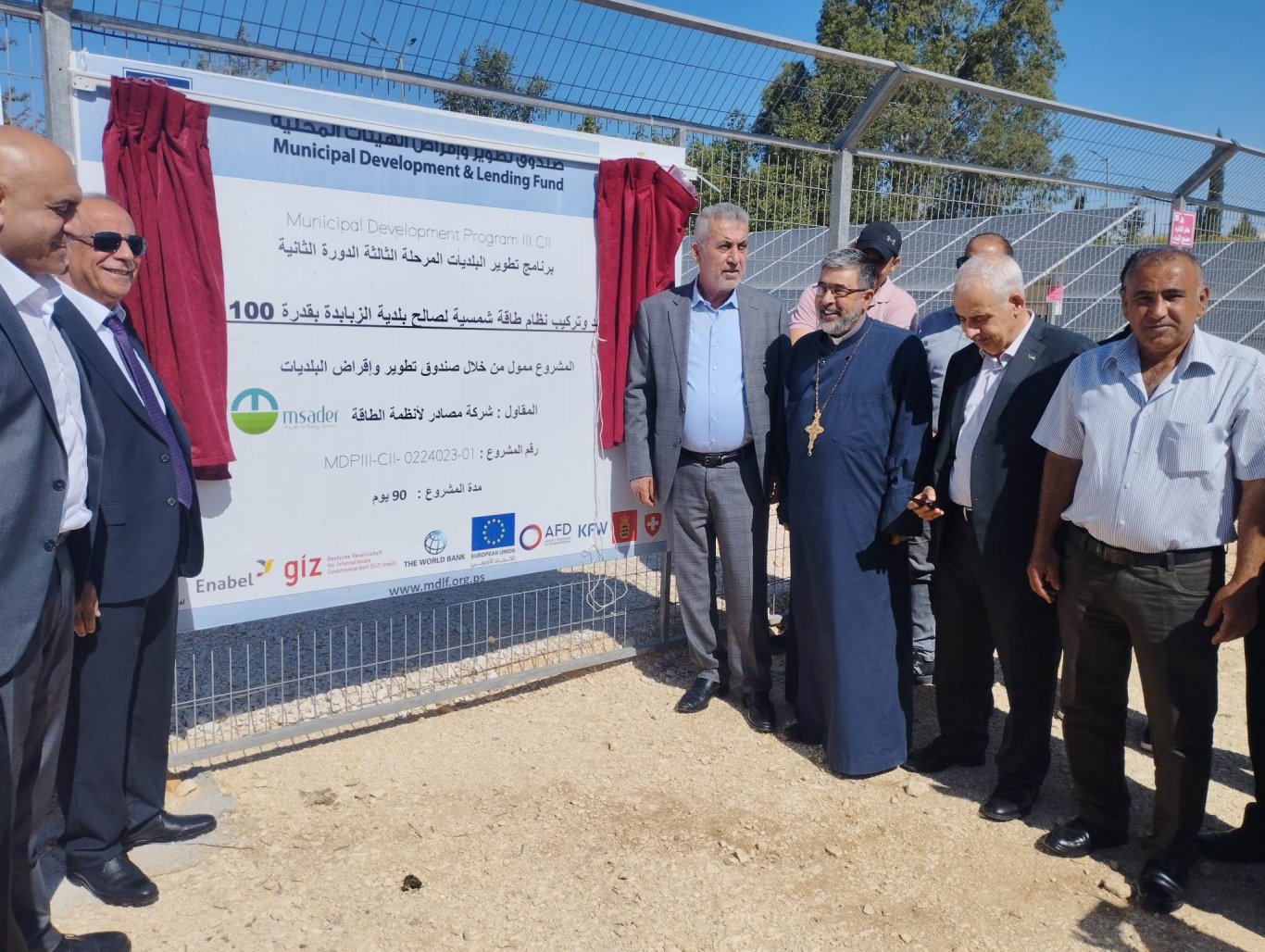 وزير الحكم المحلي ومحافظ جنين يفتتحان مشروع الطاقة الشمسية في الزبابدة